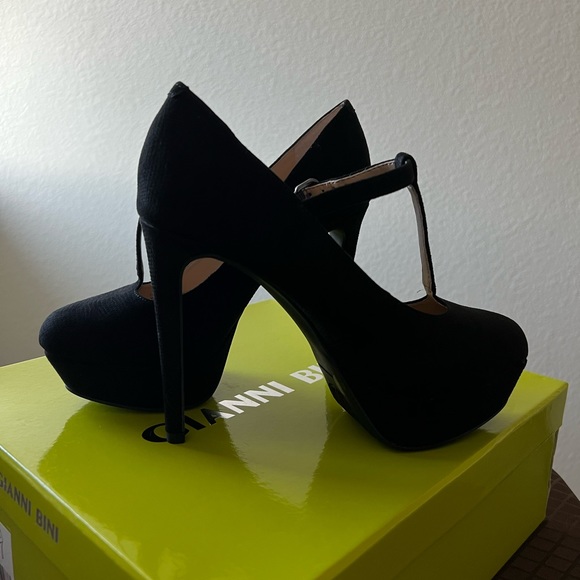 Gianni Bini Lorenna T Strap Platform Heels - Picture 3 of 4